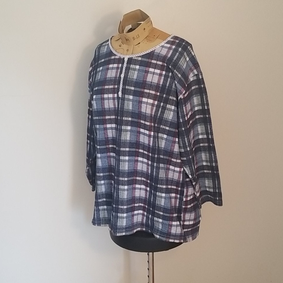 Stefano Basics Blouse - Picture 2 of 9